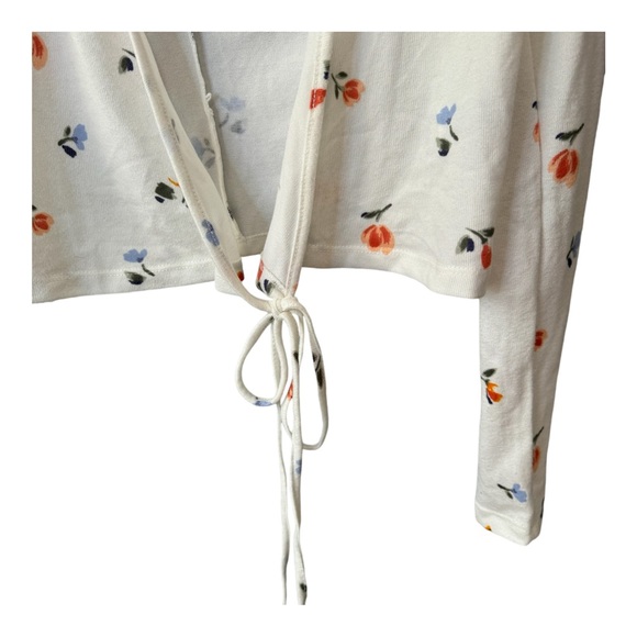 ✨3/$20✨ Forever 21 White Floral Long Sleeve Knit Top with Front Tie.  NWT. Small - Picture 3 of 9